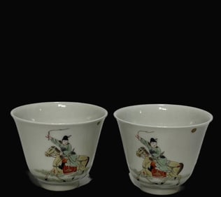 A pair of Exquisite Wucai Figures Pattern Cup
