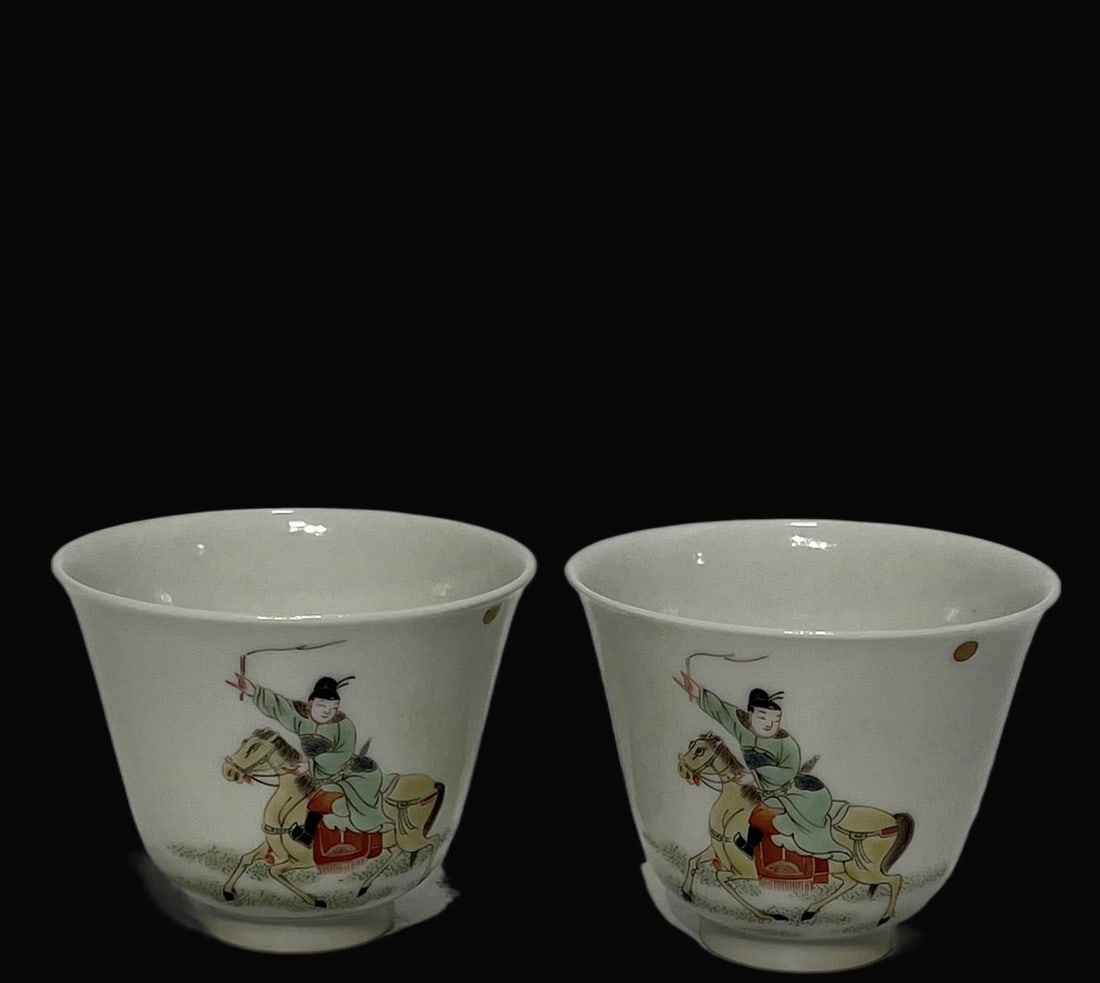 A pair of Exquisite Wucai Figures Pattern Cup (1 of 8)