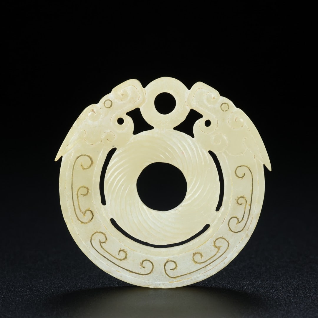 A Exquisite Hotan Jade Dragon Jade Bi: A Exquisite Hotan Jade Dragon Jade Bi,Qing Dynasty, China,Size:1.9inx0.1in,Weight:14.5g 和田玉龙玉璧,中国清代