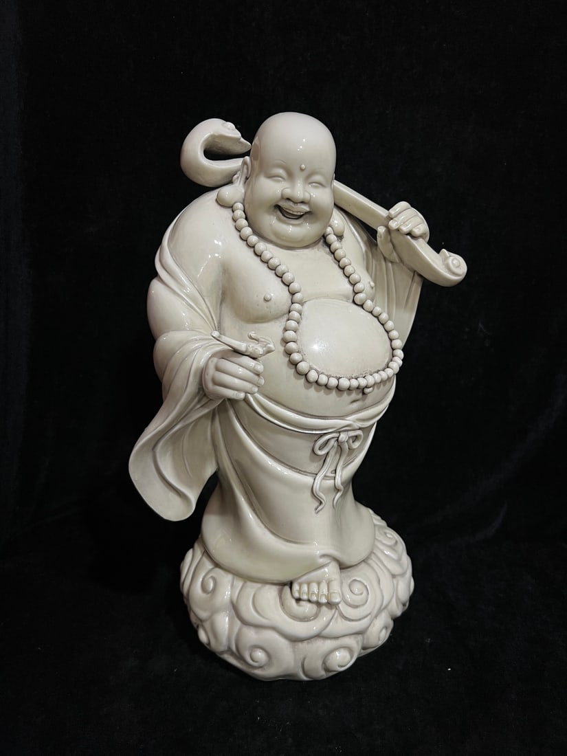 A Exquisite Blanc-De-Chine Buddha Statue Ornament (1 of 8)