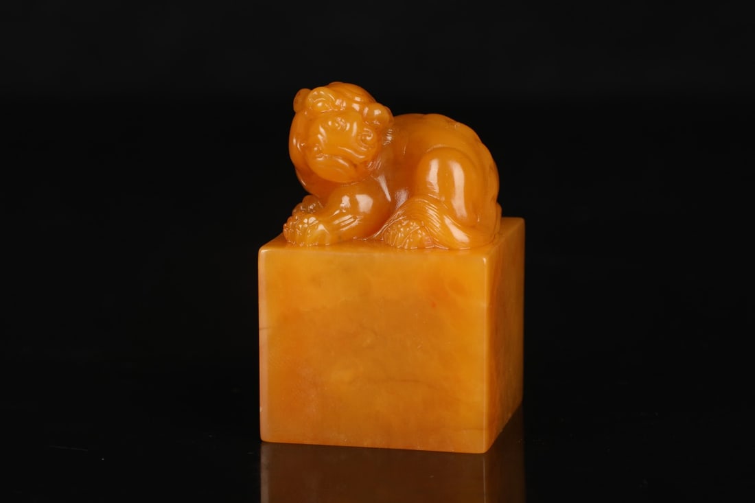 A Exquisite Shoushan Tianhuang Stone Auspicious Beast Seal (1 of 9)