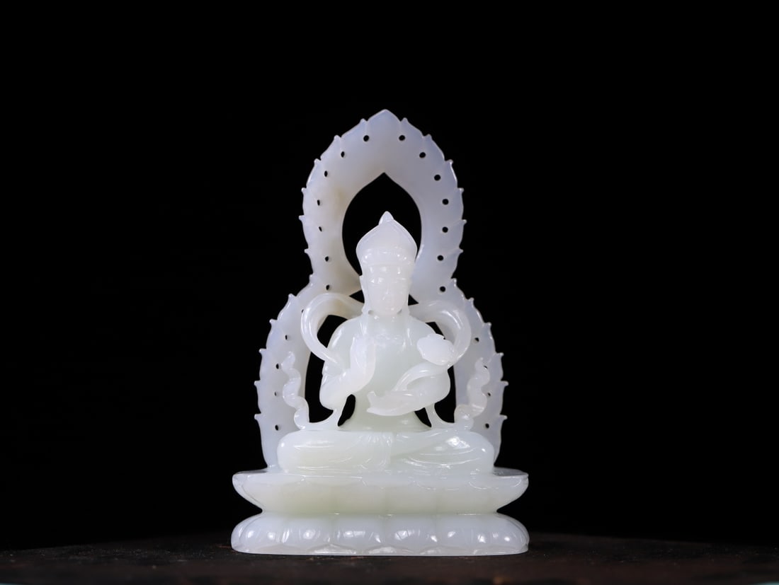 A Exquisite Hetian Jade Avalokitesvara Ornament: A Exquisite Hetian Jade Avalokitesvara Ornament,Qing Dynasty,China,Size:3.9inx2.6inx1.2in 和田玉观音摆件,中国清代
