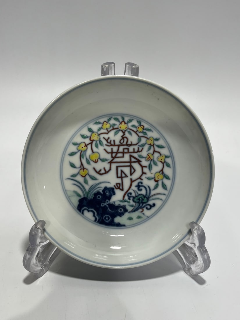 A Exquisite Doucai Peach Pattern Plate (1 of 9)