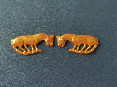 A Exquisite Bronze Gilt Auspicious Beast-Shaped Accessory