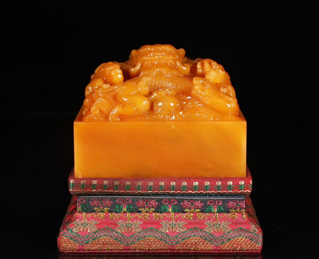 A Exquisite Shoushan Tianhuang Stone Dragon Seal: A Exquisite Shoushan Tianhuang Stone Dragon Seal,Qing Dynasty, China,Qianlong Four-character Mark,Size:2.8inx3.9inx3.9in,Weight:1354g 