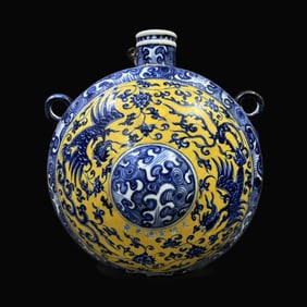 A Exquisite Blue and White Phoenix Pattern Vase