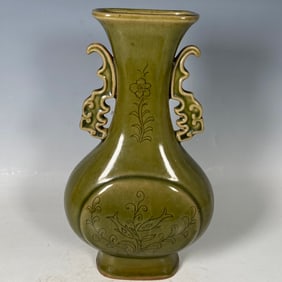 A Exquisite Yue yao Porcelain Vase