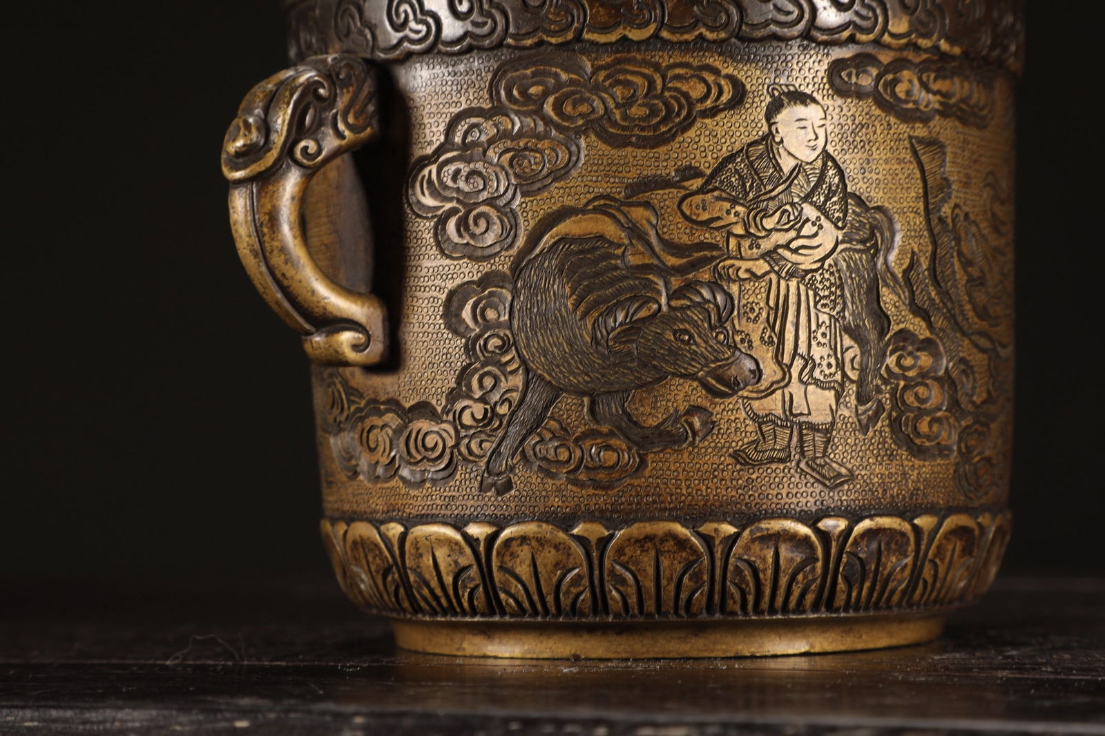 A Exquisite Bronze Bogu Pattern Censer - 7