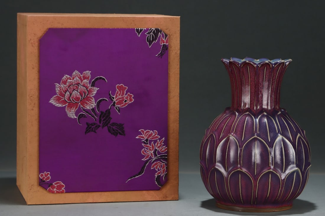 A Exquisite Jun yao Petal Vase: A Exquisite Jun yao Petal Vase,Song Dynasty, China,With Mark,Size：7.5inx10in 钧窑花瓣瓶,中国宋代,带款