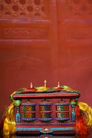 A Exquisite Bronze Dzi Bead-Inlaid Prayer Wheel