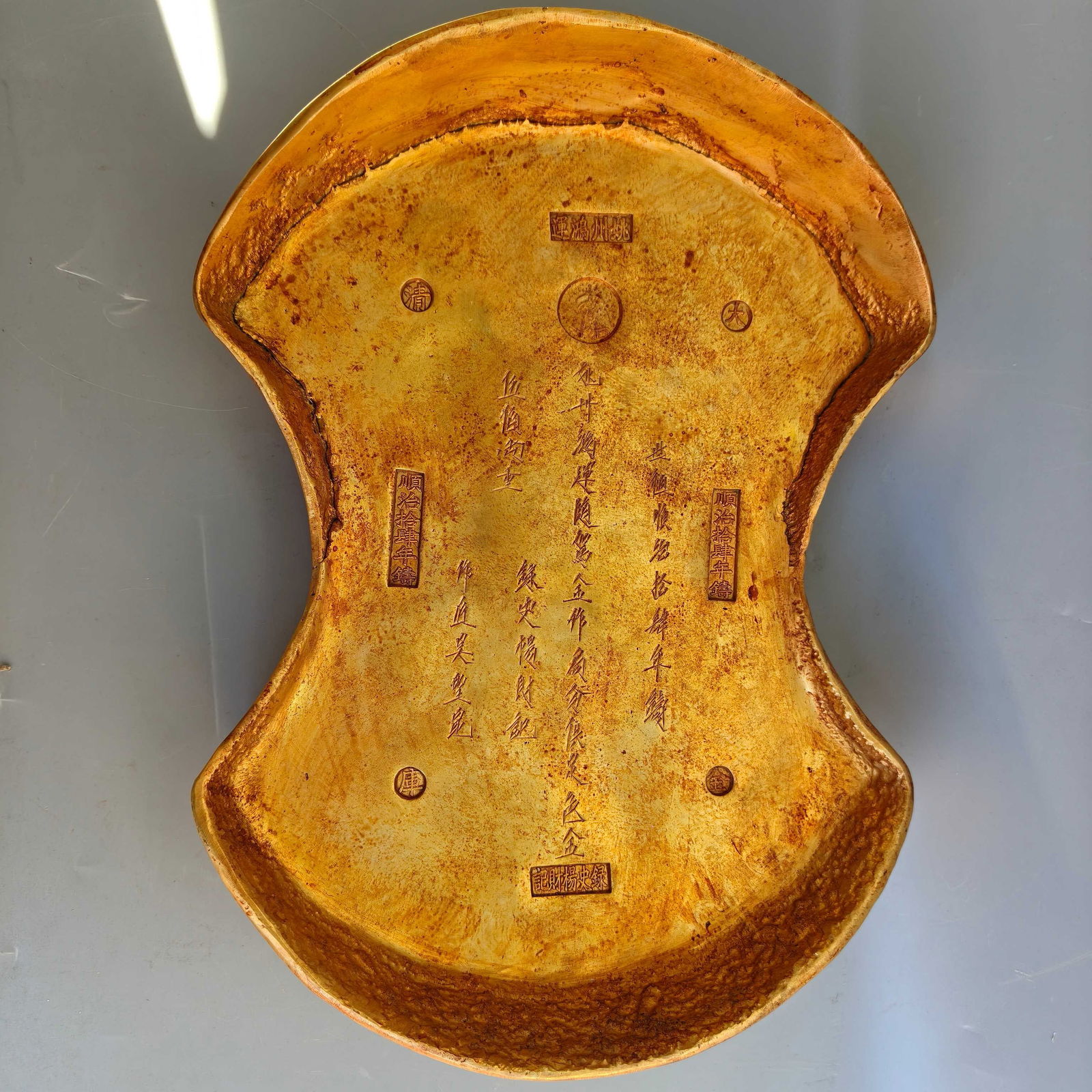 A Exquisite Bronze Gilt Gold Ingot: A Exquisite Bronze Gilt Gold Ingot,Qing Dynasty, China,Size:无明确尺寸,Weight:18000g 铜鎏金金锭,中国清代