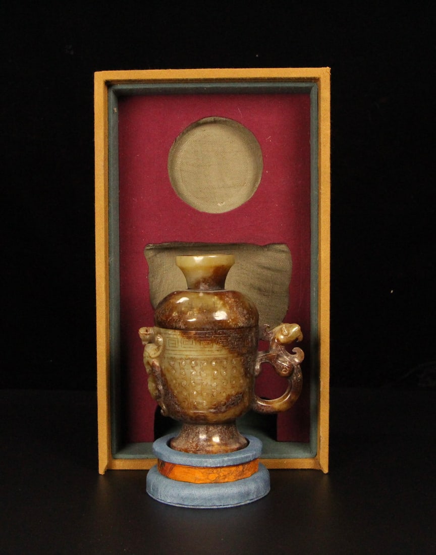 A Exquisite Hetian Jade Dragon-Ears Cup: A Exquisite Hetian Jade Dragon-Ears Cup,Han Dynasty, China,Size:4.7inx2.8inx5.5in,Weight:540g 和田玉龙耳杯子,中国汉代