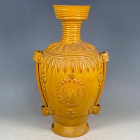 A Exquisite Liao Dynasty Porcelain Single-Color Glazed Vase