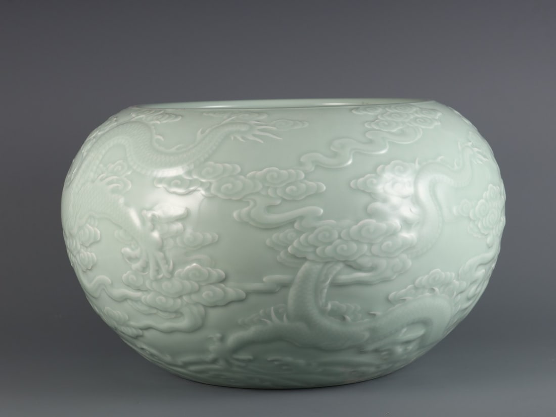 A Rare Bean Green Glaze Carved Double Dragons Pattern Vat (1 of 10)