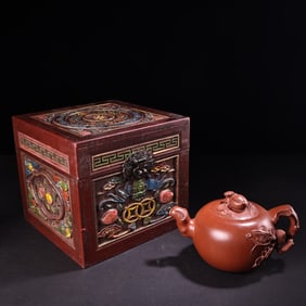 A Exquisite Old Peach-shaped Purple Sands Teapot