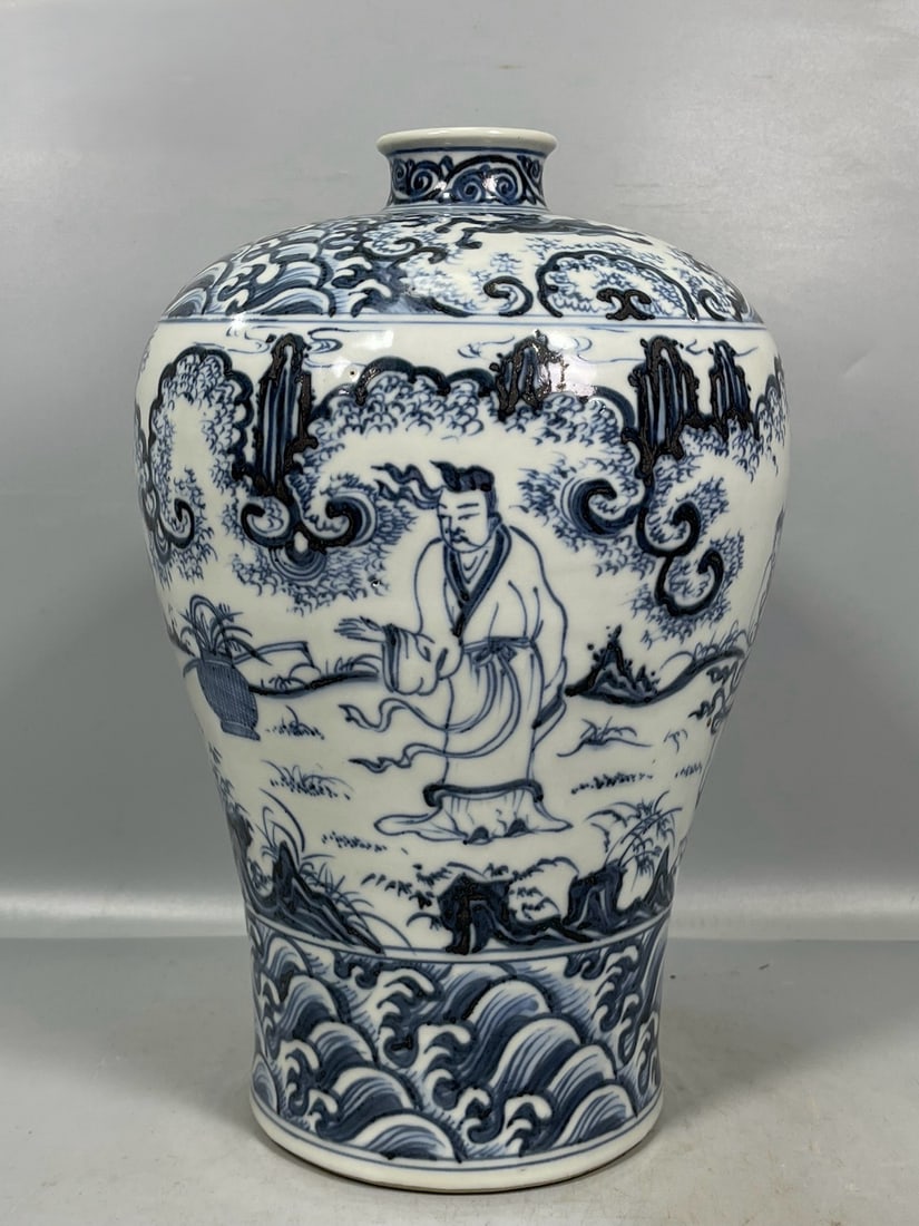 A Exquisite Blue and White Figures Pattern Vase: A Exquisite Blue and White Figures Pattern Vase,Yuan Dynasty, China,Size:12.6inx7.9in 青花人物纹瓶,中国元代