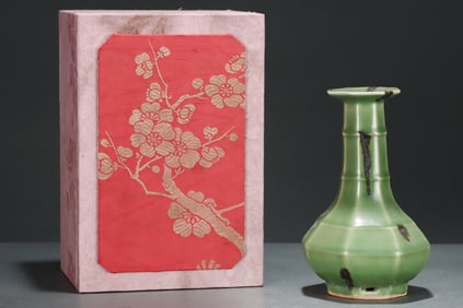 A Exquisite Longquan yao Green Glazed Spot Color Hexagonal Vase