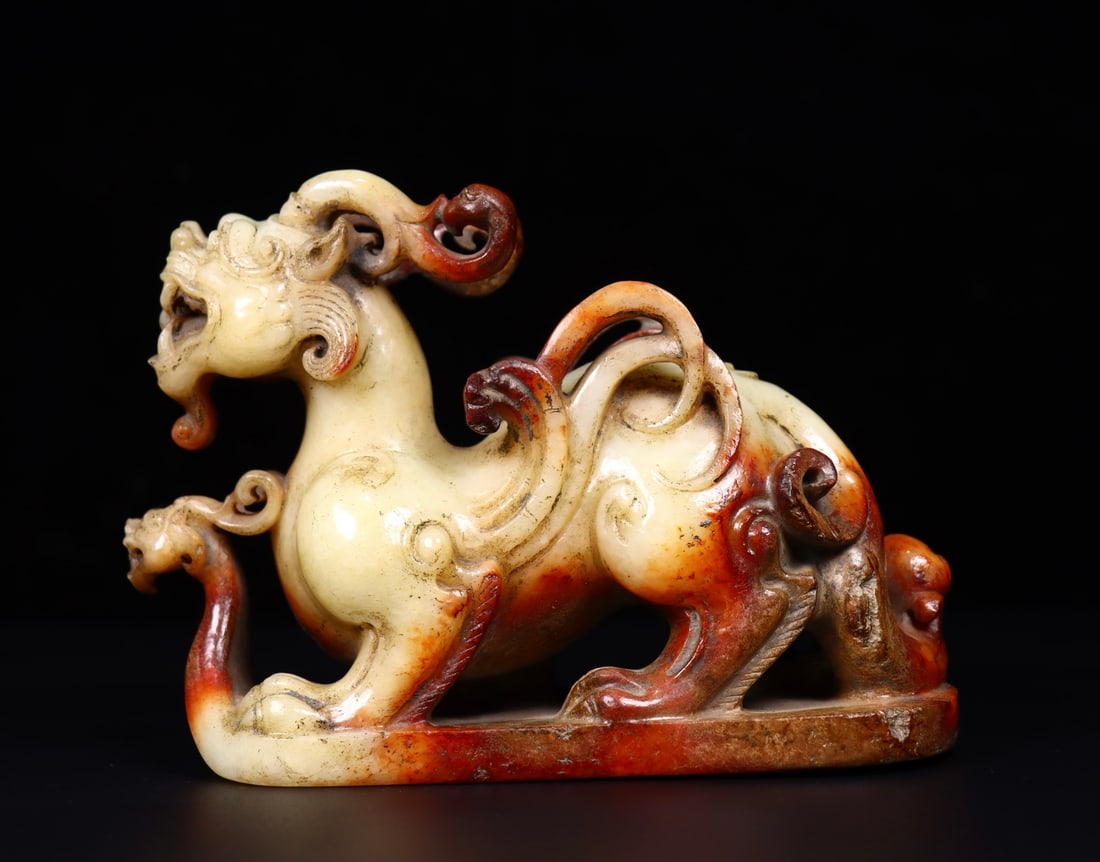 A Exquisite Hetian Jade Auspicious Beast Ornament: A Exquisite Hetian Jade Auspicious Beast Ornament,Han Dynasty, China,Size:6.2inx2.6inx4.3in,Weight:1000g 和田玉瑞兽摆件,中国汉代