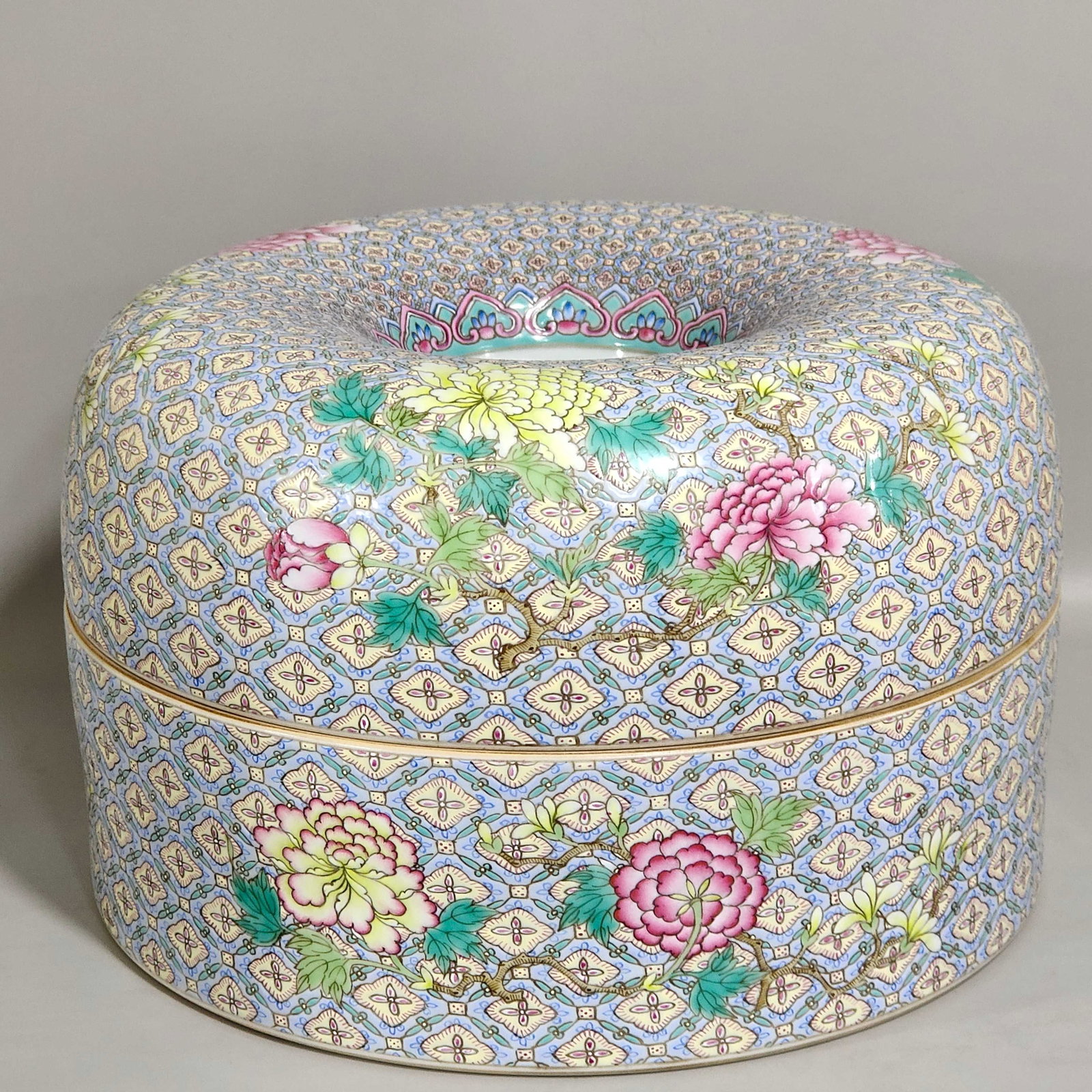 Famille-Rose Flower Pattern Box: A Rare Famille-Rose Flower Pattern Box,Qing Dynasty, China,Qianlong Six-character Mark,Size :6.3inx9.8in 