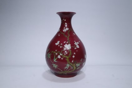 A Exquisite Famille-Rose Flower Pattern Vase