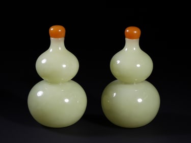 A pair of Exquisite Hetian Yellow Jade Gourd-Shaped Vase