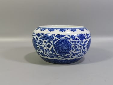 A Exquisite Blue and White Lotus Pattern Brush Washer