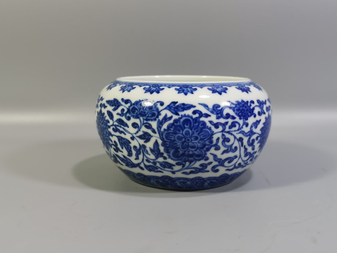 A Exquisite Blue and White Lotus Pattern Brush Washer (1 of 6)