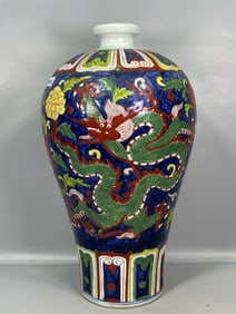 A Exquisite Blue and White Green Color Dragon Pattern Vase