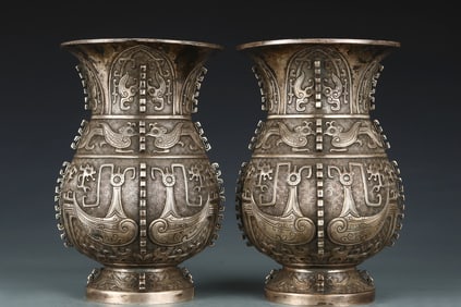 A pair of Silver Carved Phoenix Pattern Vase