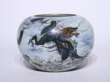 A Exquisite Famille-Rose Dragon Pattern Jar