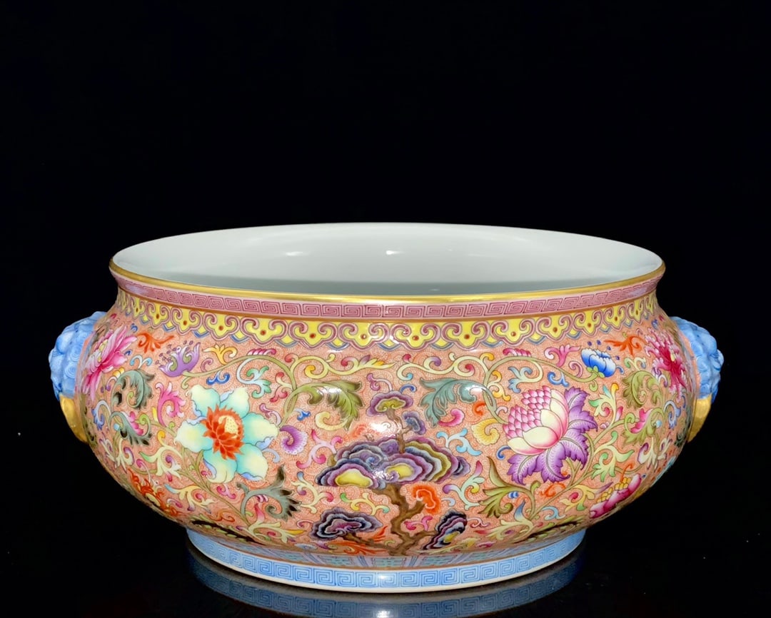 A Exquisite Famille-Rose Flower Pattern Brush Washer: A Exquisite Famille-Rose Flower Pattern Brush Washer,Qing Dynasty, China,Yongzheng Six-character Mark,Size:8.3inx4.3inx10inx6.2in 