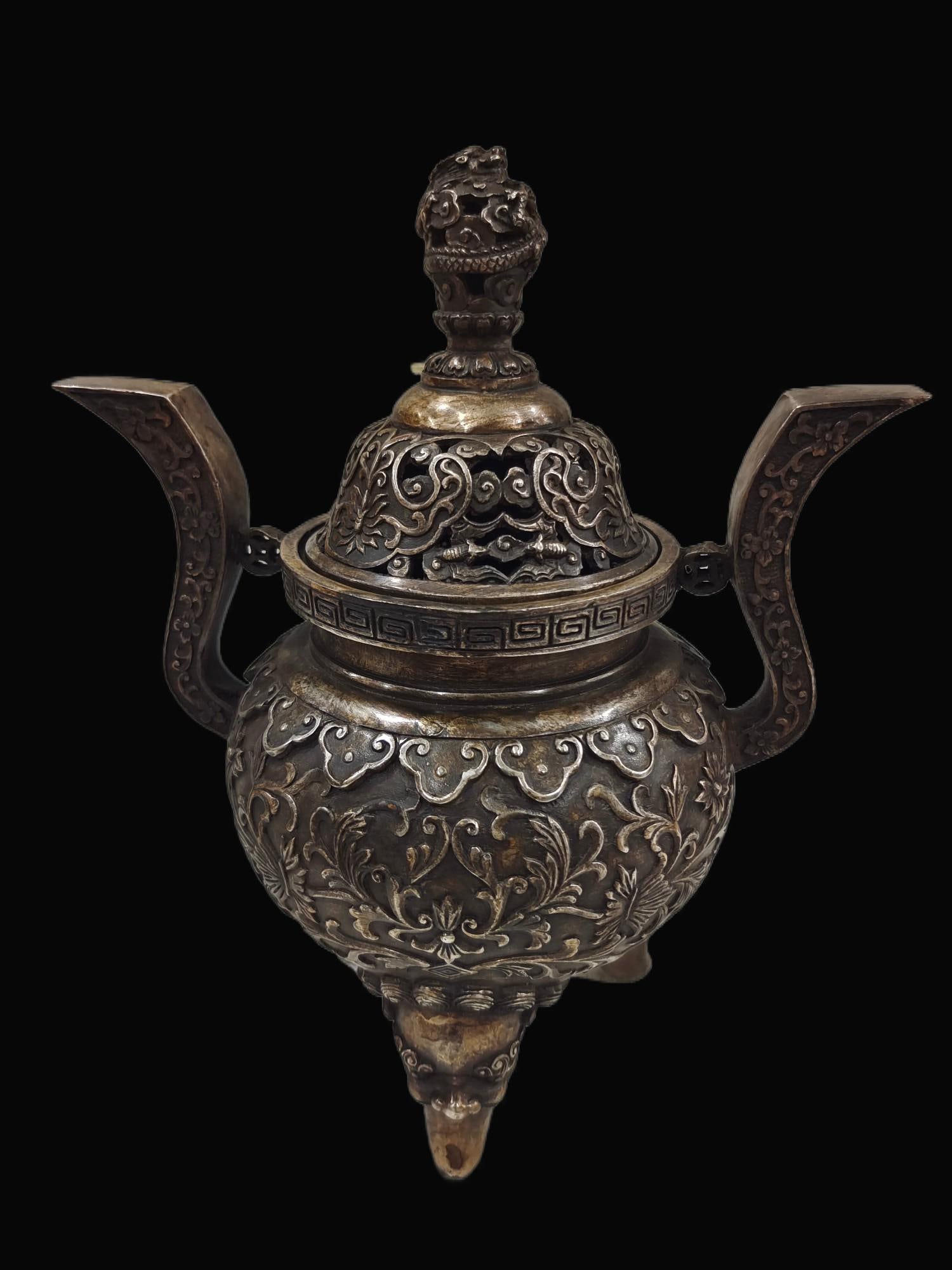 A Exquisite Gilt Silver Bronze Double-Ears Three Beast-Feet Censer: A Exquisite Gilt Silver Bronze Double-Ears Three Beast-Feet Censer,Qing Dynasty, China,Qianlong Four-character Mark,Size:9.4inx6.1in,Weight:1617g 