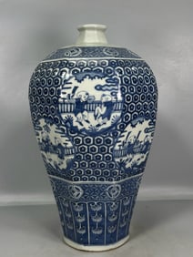 A Exquisite Blue and White Figures Pattern Vase