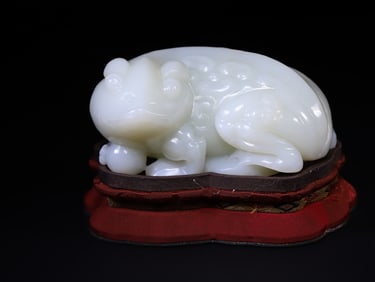 A Exquisite Hetian Jade Golden Toad Ornament