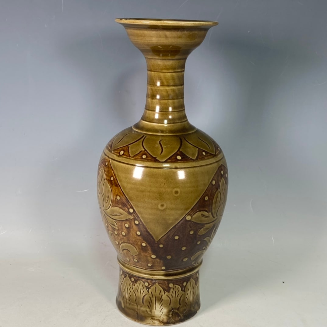 A Exquisite Ding yao Porcelain Vase (1 of 9)