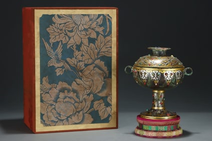 A Exquisite Gold and Silver-Inlaid and Gems-Inlaid Bronze Dou