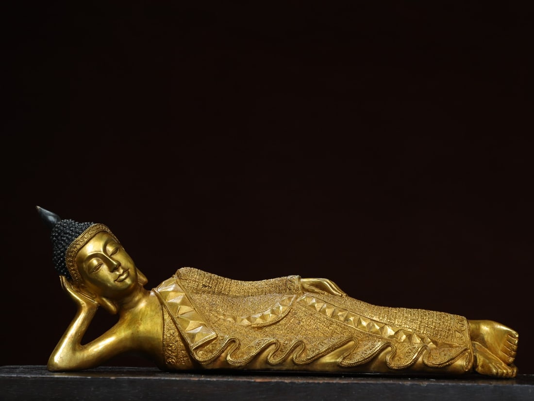 A Exquisite Gilt Bronze Buddha Statue (1 of 9)