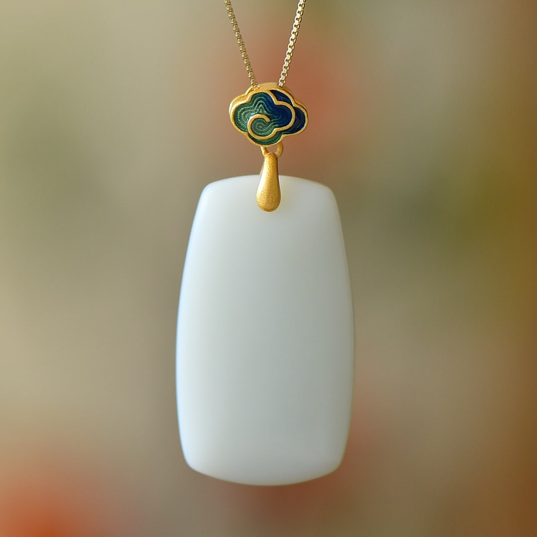 A Exquisite Silver-Inlaid Hotan Jade Pendant: A Exquisite Silver-Inlaid Hotan Jade Pendant,Size:0.8inx1.4in 银镶嵌和田玉细料平安牌吊坠