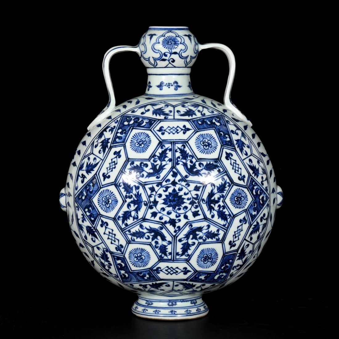 A Huge Blue and White Flower Pattern Double-Ears Vase: A Huge Blue and White Flower Pattern Double-Ears Vase,Ming Dynasty, China,Yongle Four-character Mark,Size:16.1inx11.8in 青花花卉纹双耳瓶,中国
