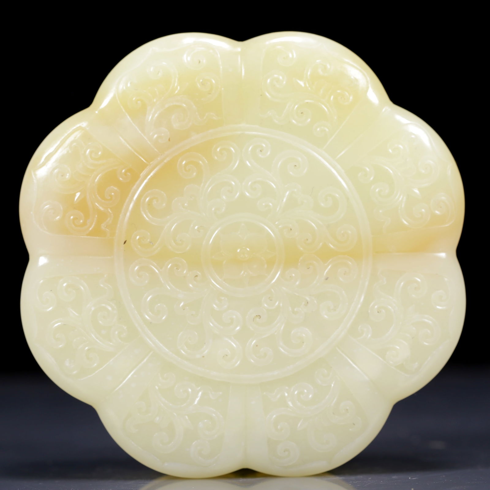 An Exquisite White Jade Flower Pattern Box - 2