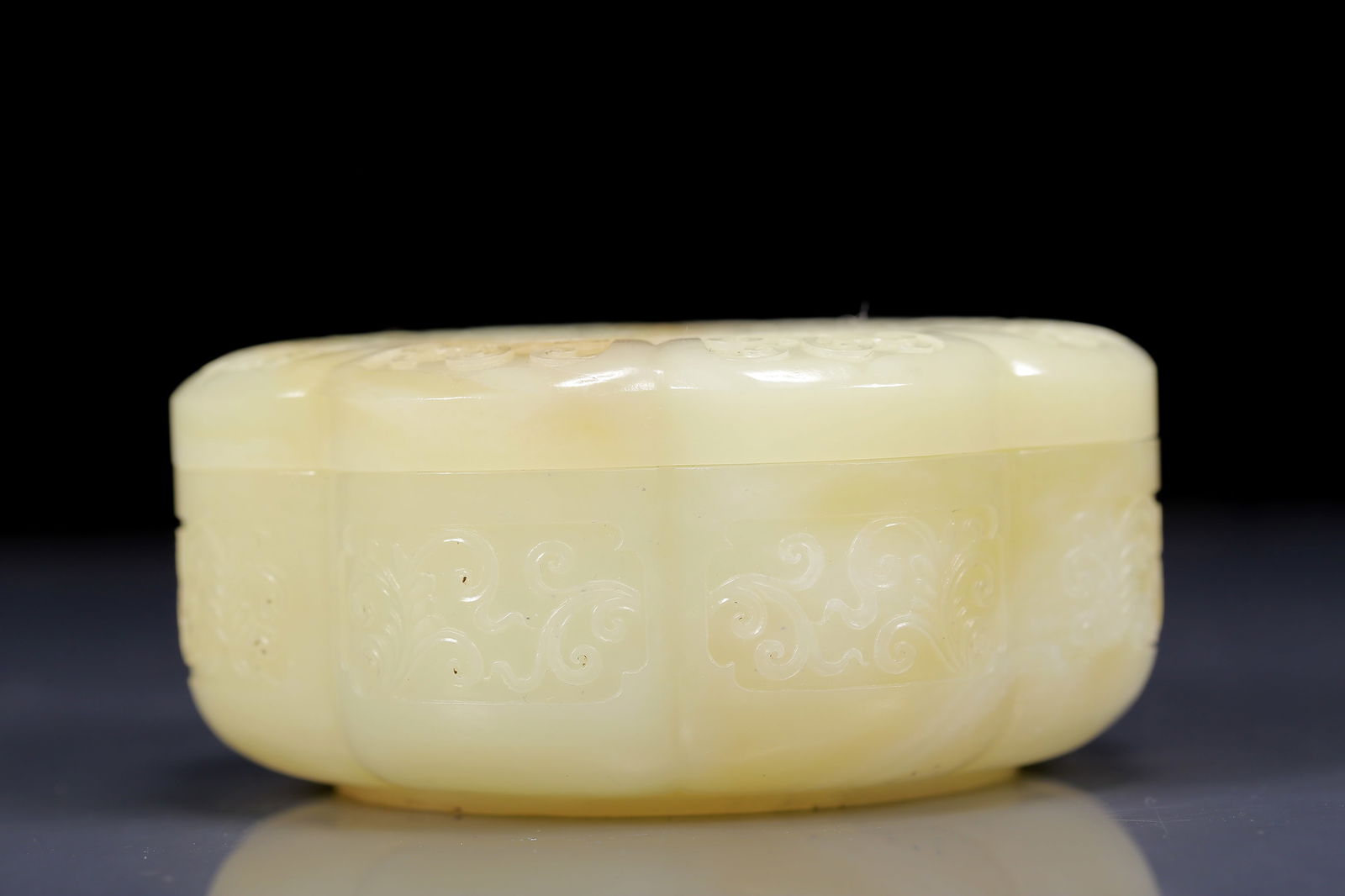 An Exquisite White Jade Flower Pattern Box - 4