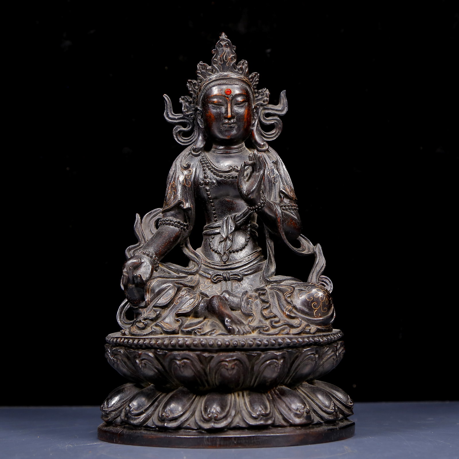An Exquisite Zitanwood Inlaid Silver Statue of Avalokitesvara: An Exquisite Zitanwood Inlaid Silver Statue of Avalokitesvara,Qing Dynasty, China,Size:5.9inx4.7inx9.8in,Weight:1025g 