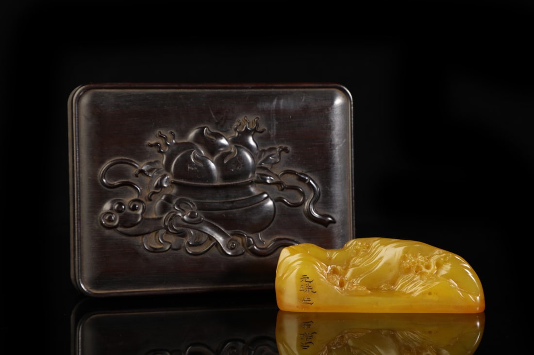 An Exquisite Tianhuang Stone Landscape Pattern Ornament (1 of 9)