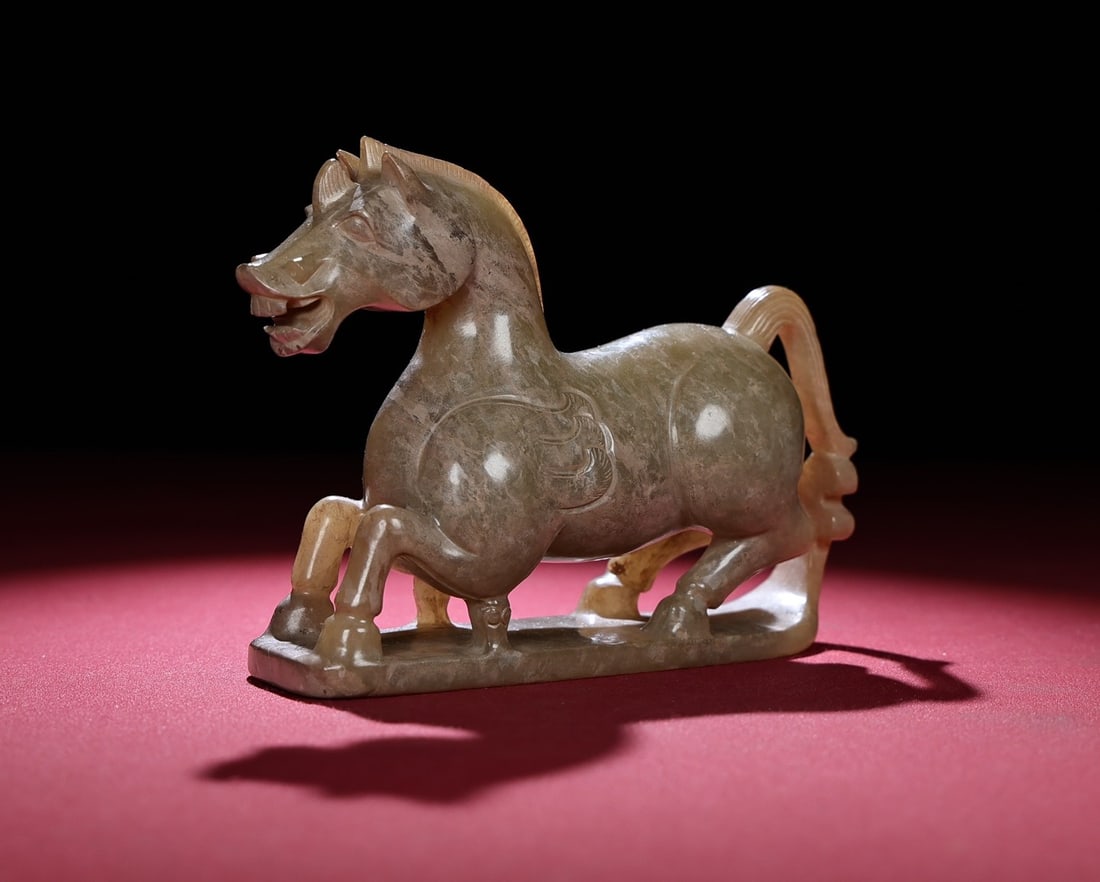 An Exquisite White Jade Horse Ornament: An Exquisite White Jade Horse Ornament,Qing Dynasty,China,Size:5.3inx1.6inx3.7in,Weight:463g 白玉马摆件,中国清代
