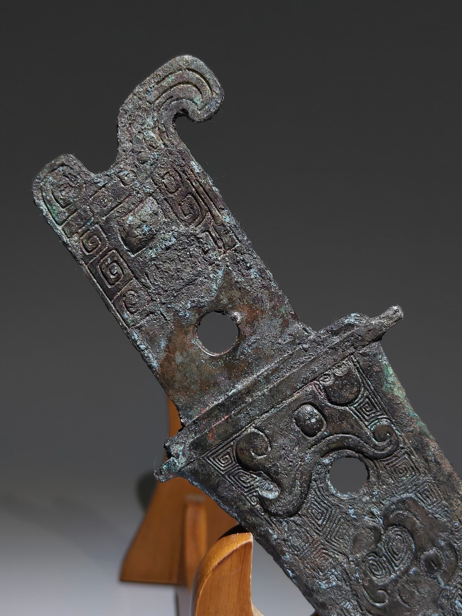 An Archaic Bronze Chi-Dragon Pattern Weapon - 2