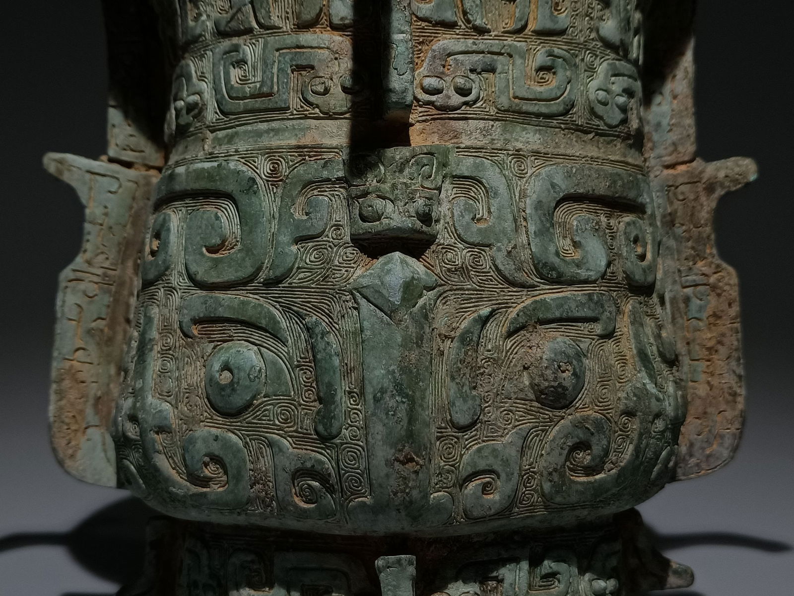 An Archaic Bronze Beast-Face Pattern Vase - 2