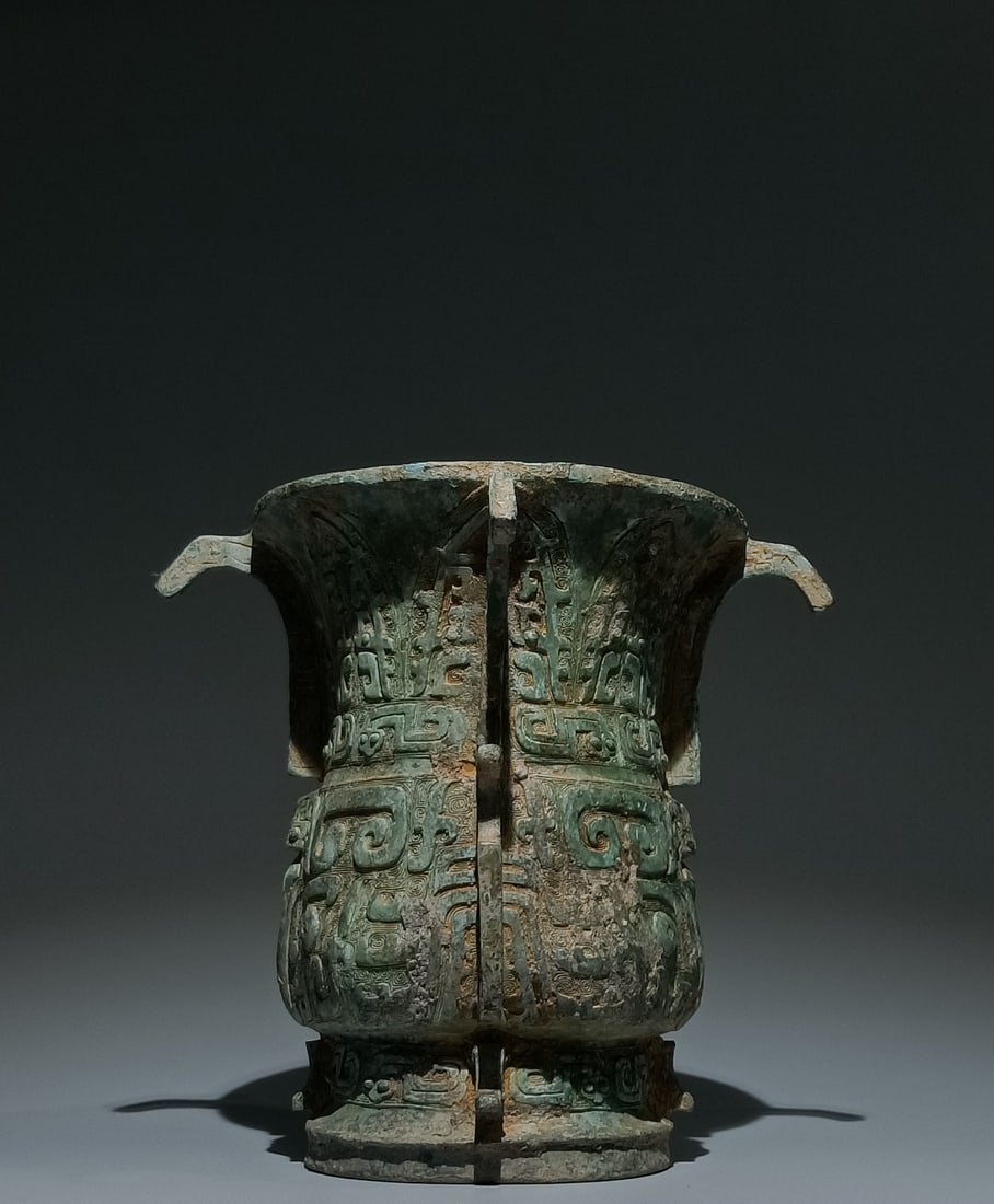 An Archaic Bronze Beast-Face Pattern Vase - 4