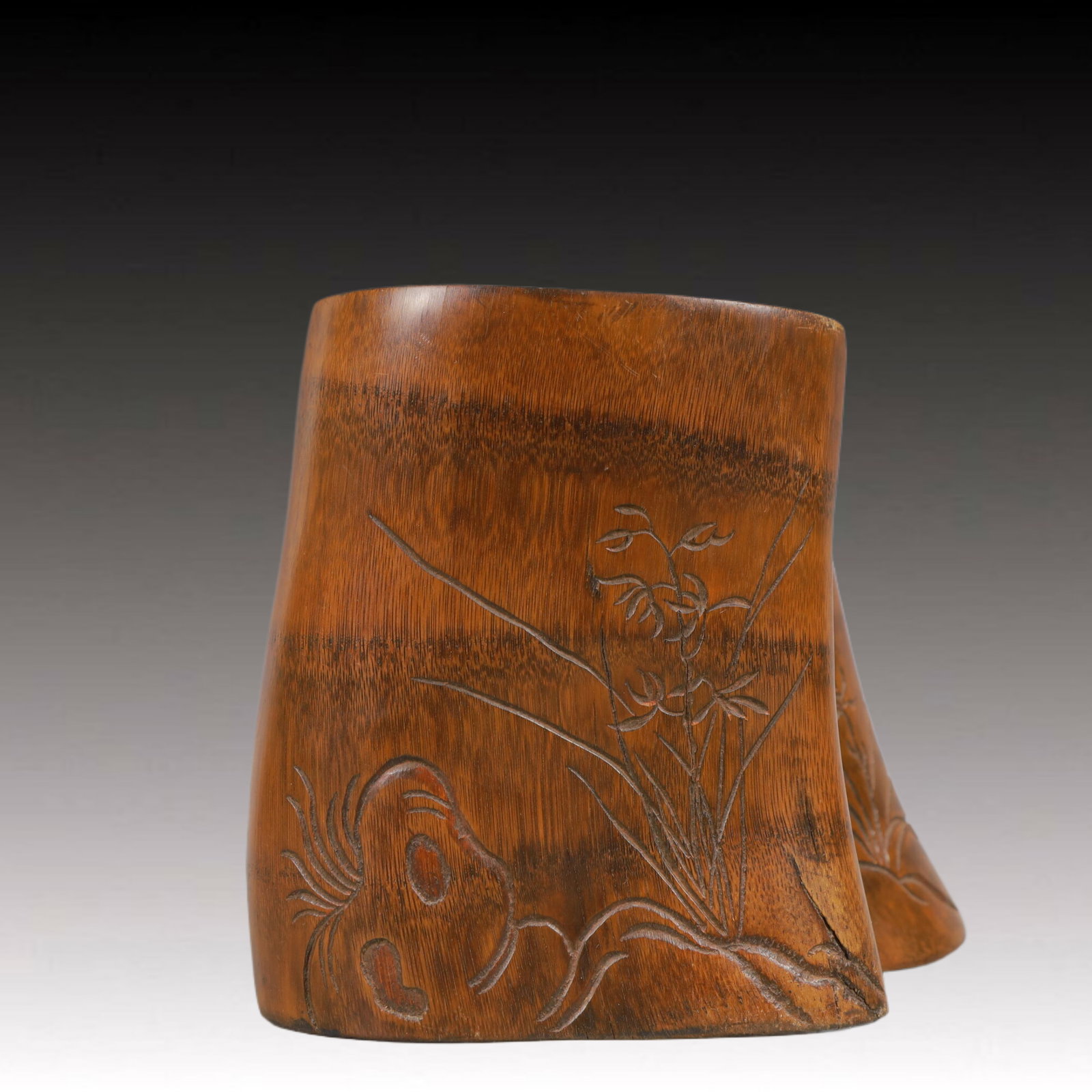 An Exquisite Bamboo Flower Pattern Brush Pot: An Exquisite Bamboo Flower Pattern Brush Pot,Qing Dynasty,China,Size:7.6inx4.7inx6in,Weight:600g 竹雕花卉纹笔筒,中国清代