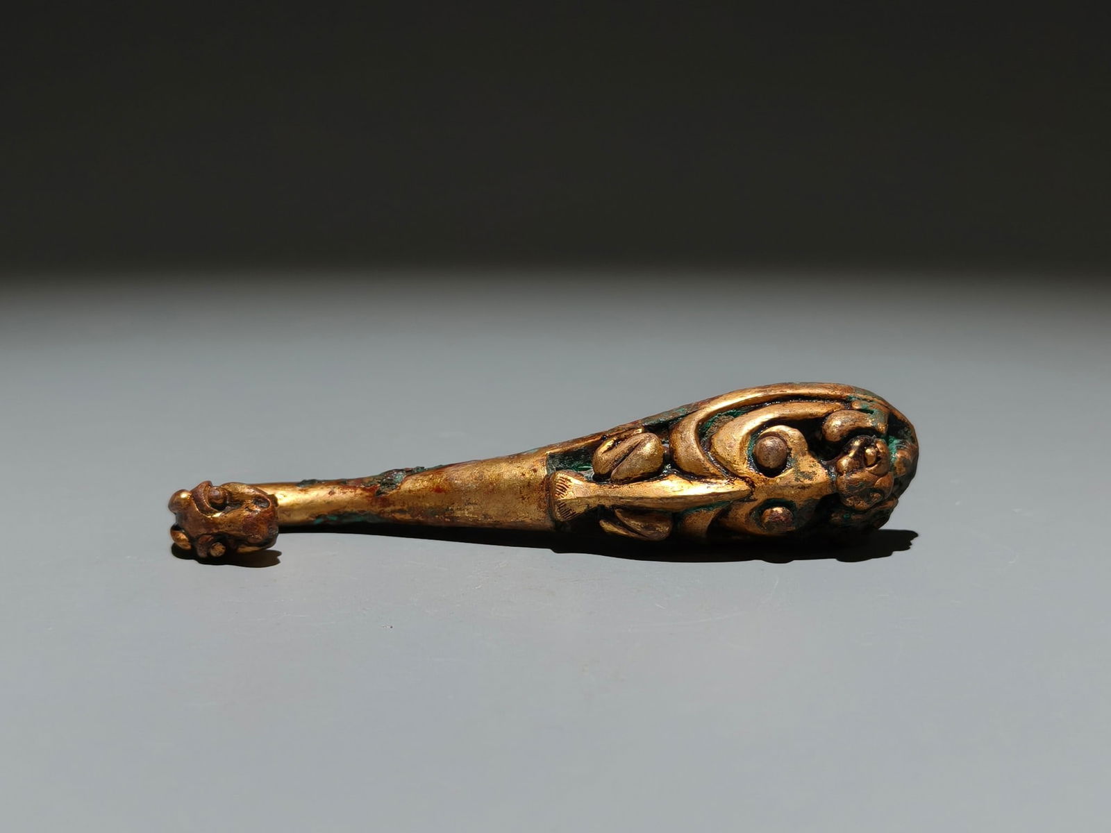 An Exquisite Gilt Bronze Beast-Face Pattern Hook - 5