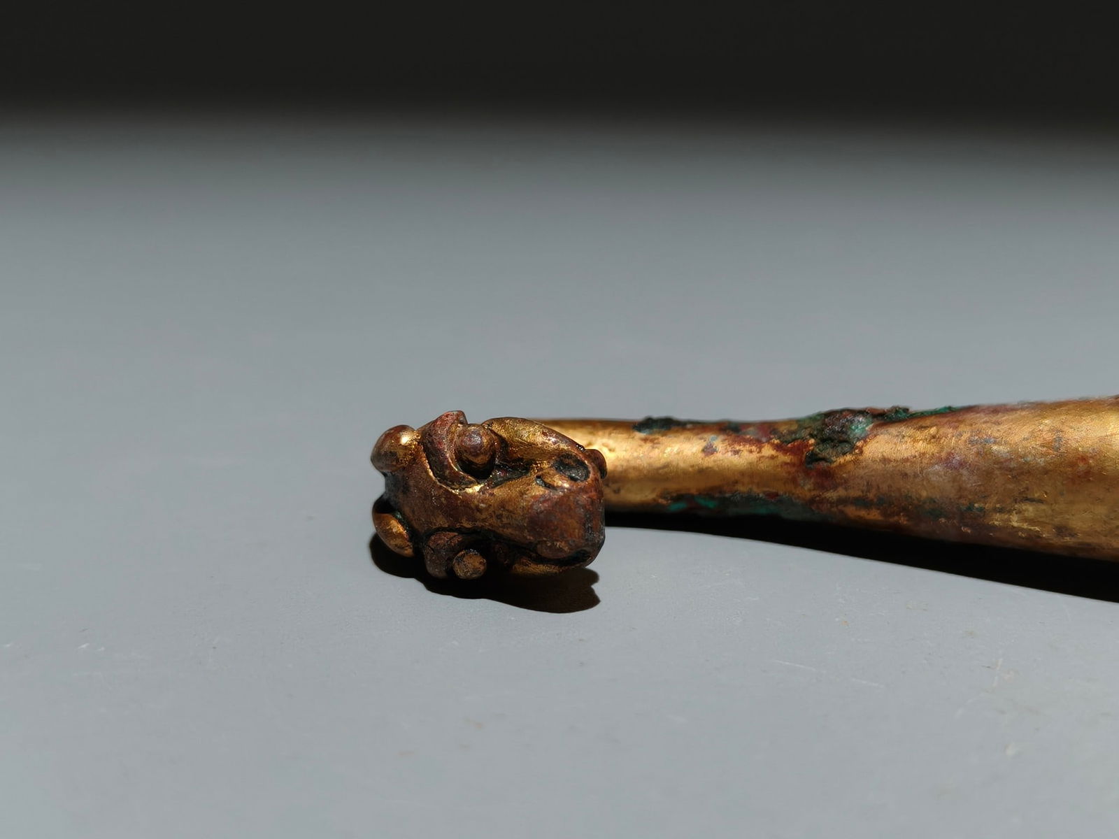 An Exquisite Gilt Bronze Beast-Face Pattern Hook - 7